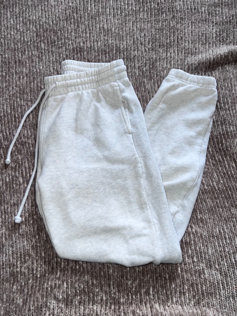 Aritzia TNA Cozy Fleece Boyfriend Heather Light Grey Joggers